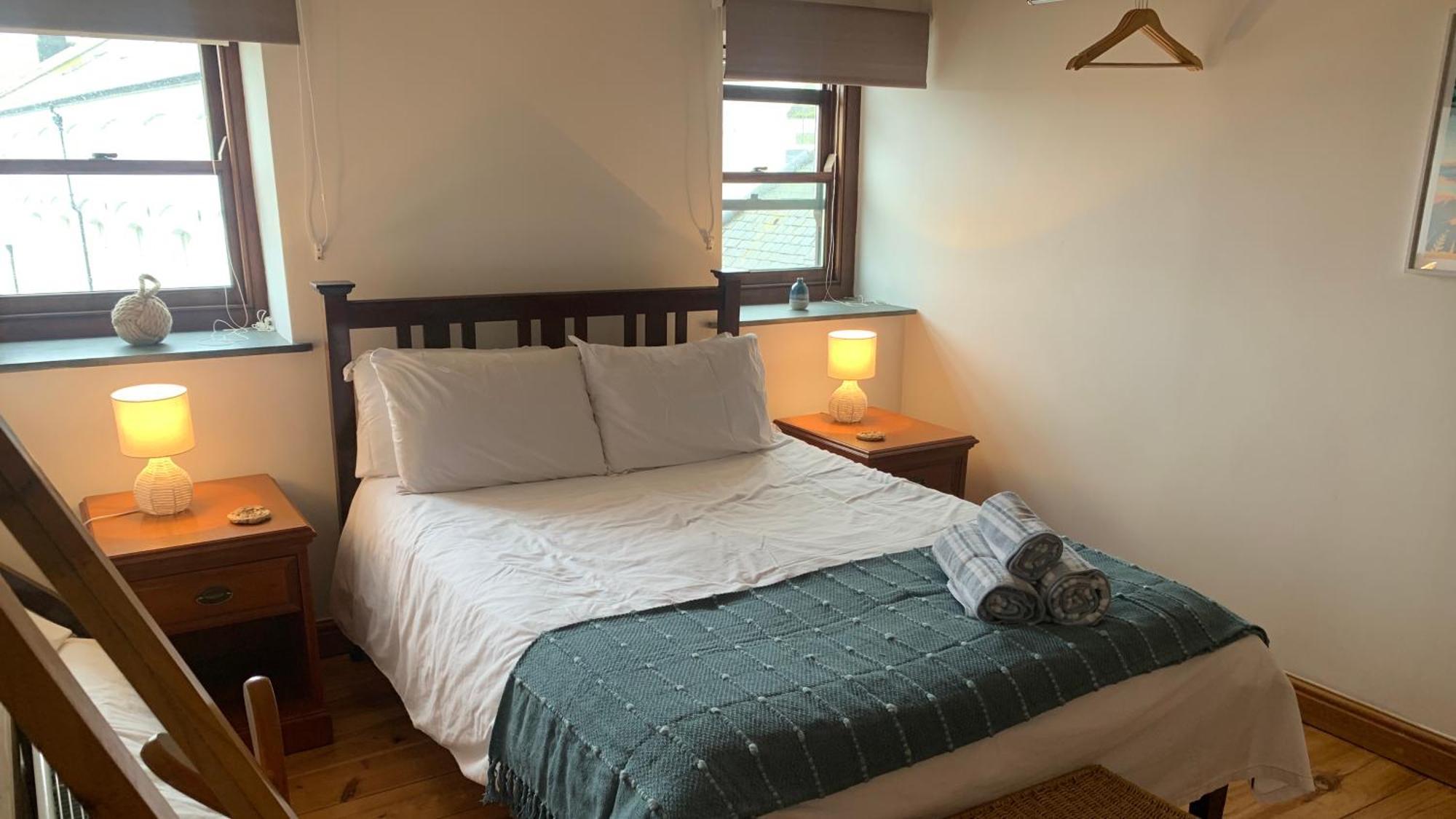 Sail Loft Lookout - Modern Harbourside Apartment With Character Features - 101 Penzance Kültér fotó